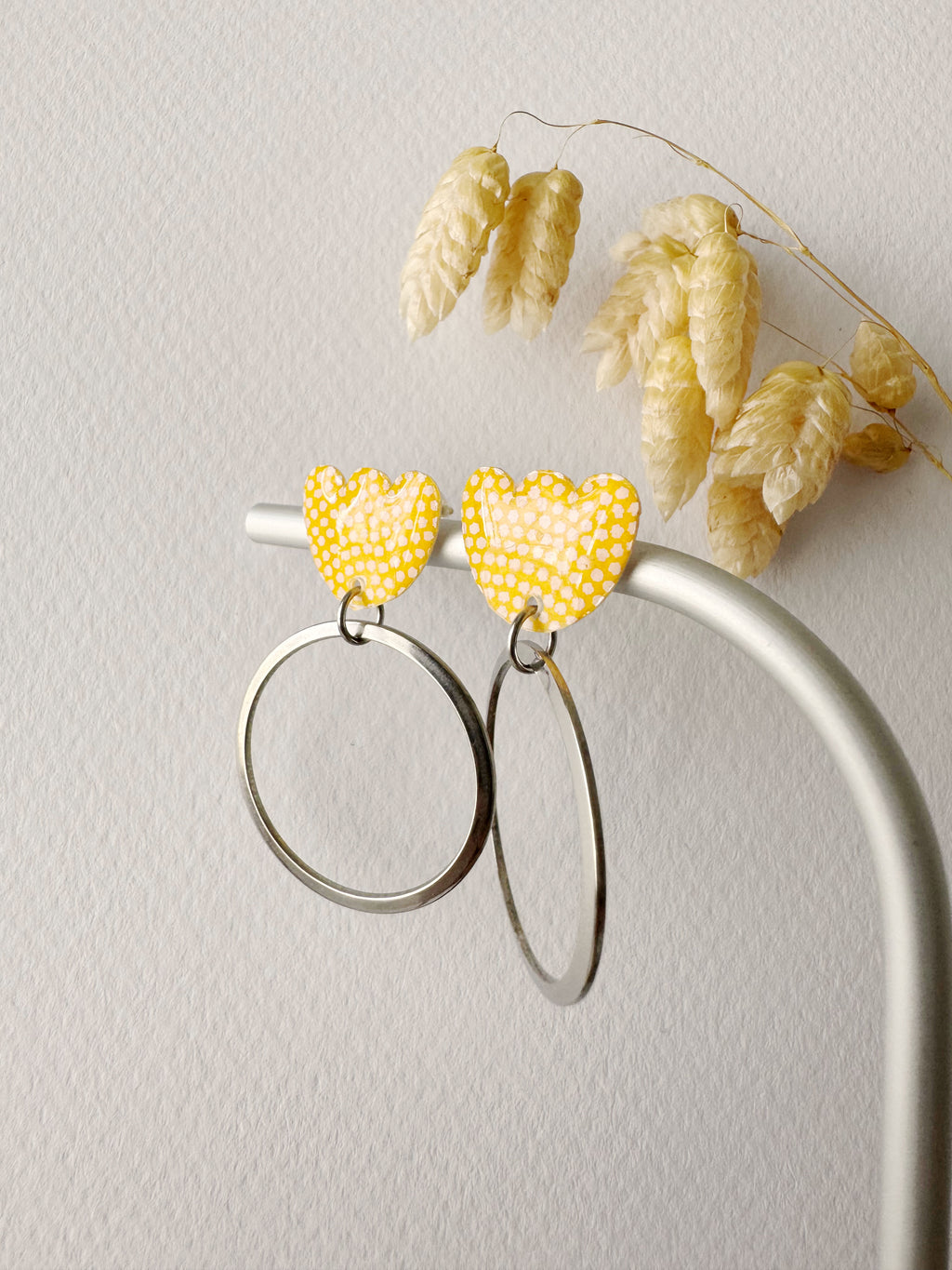Boucles pendantes MALIA, jaune, blanc, argenté, motif pois