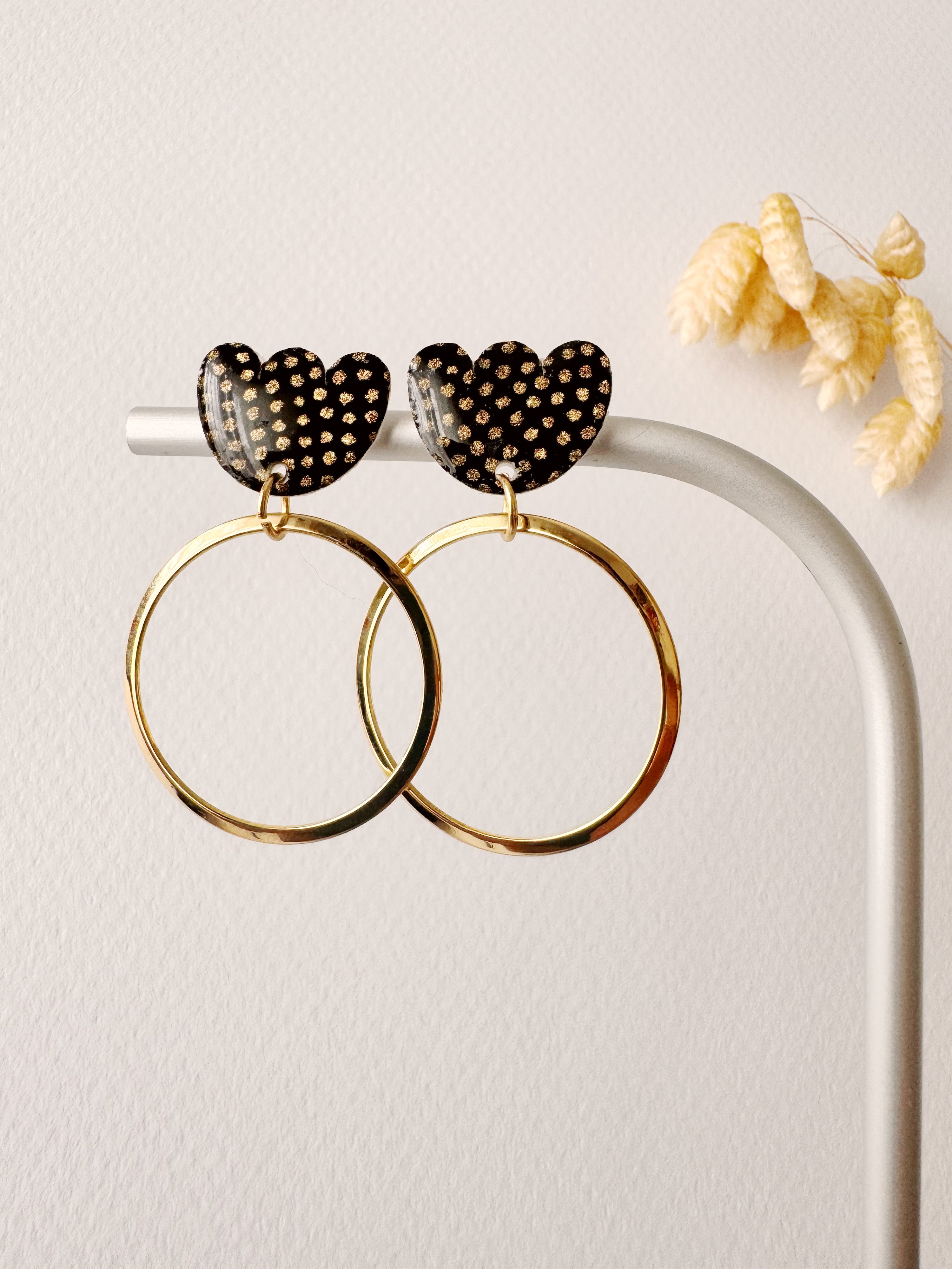 Boucles pendantes MALIA, noir, doré, motif pois