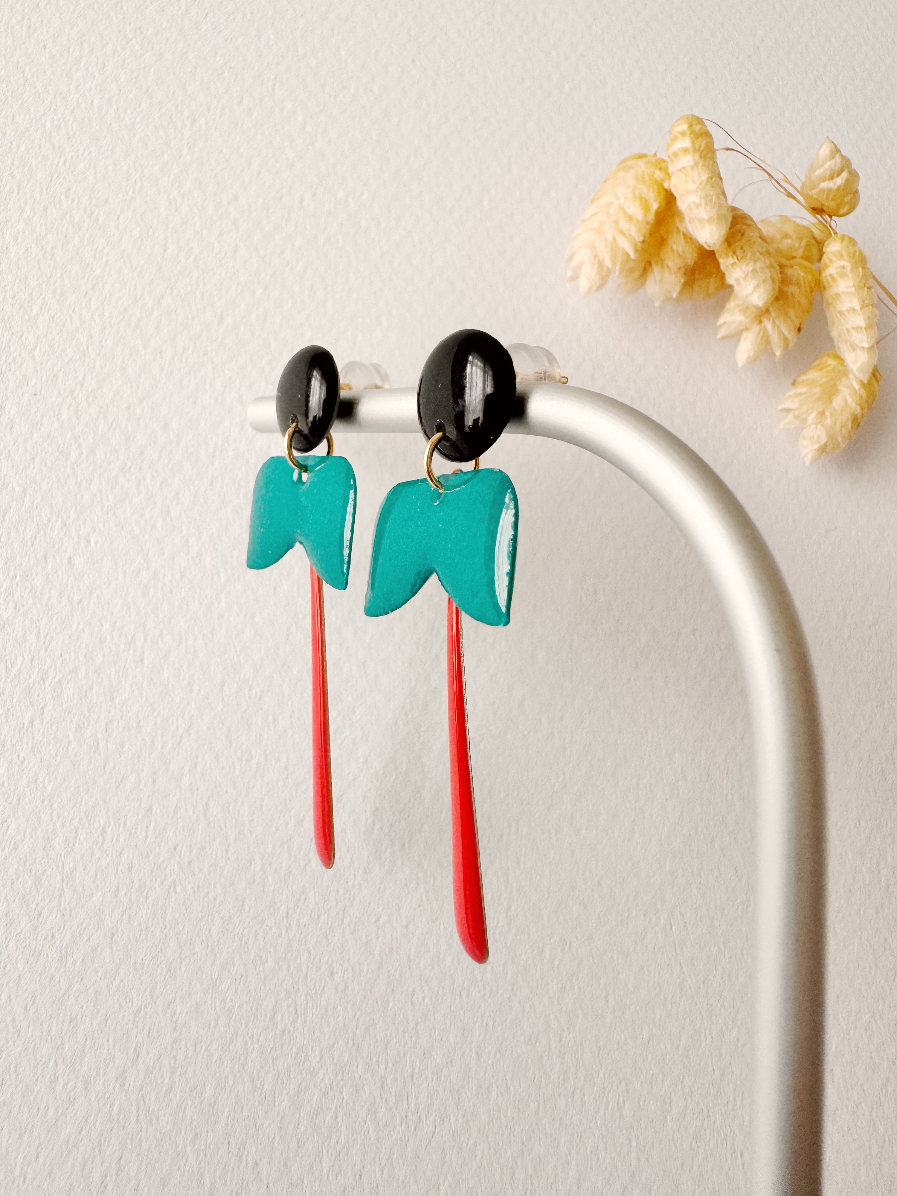 Boucles pendantes LILO, noir, vert bleu, rouge