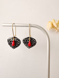 Boucles pendantes YUMI, noir, rouge, doré, motif japonais