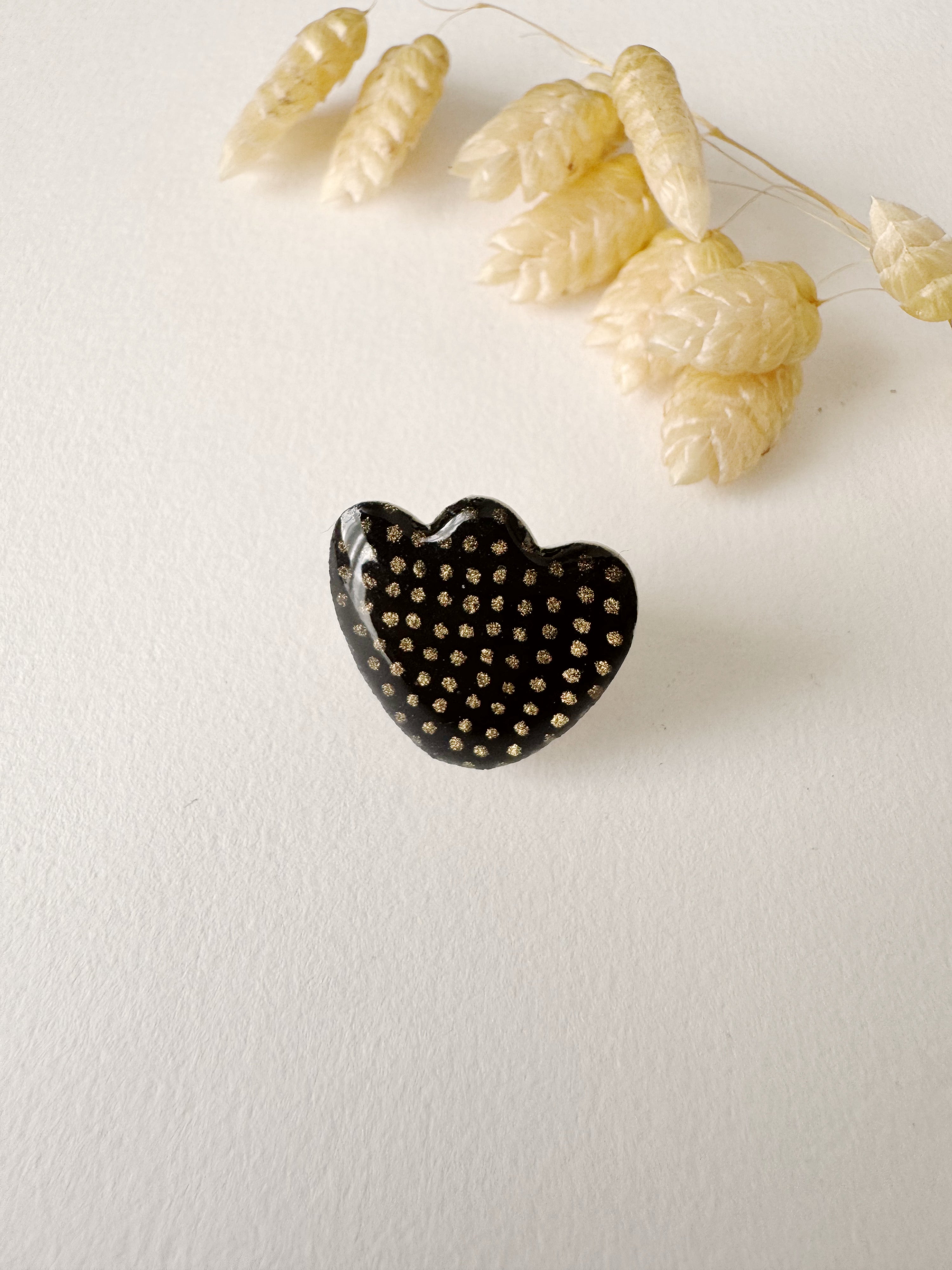 Broche fleur TULI, noir, doré, motif pois