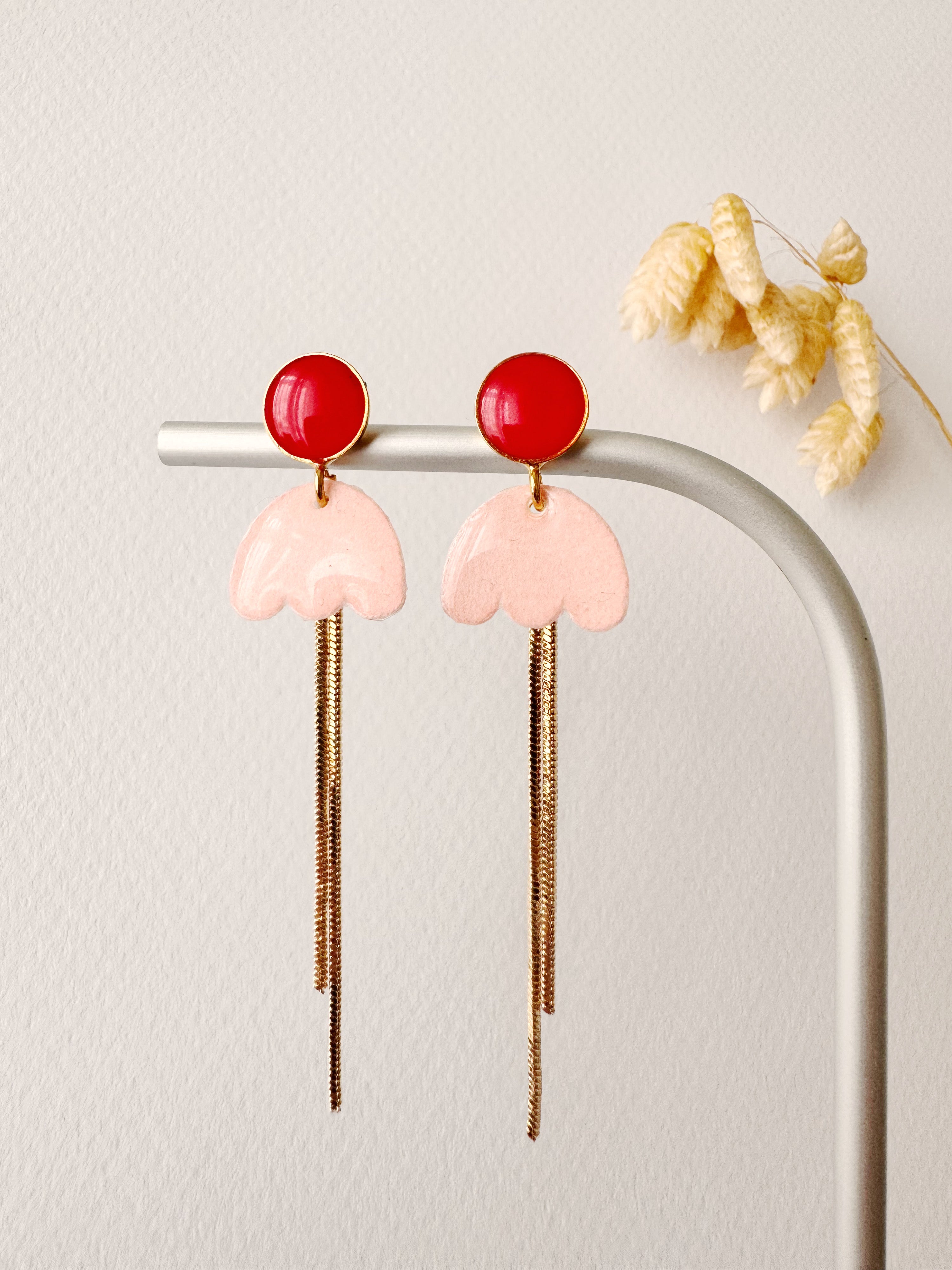 Boucles pendantes KIKO, rouge, rose poudré, doré