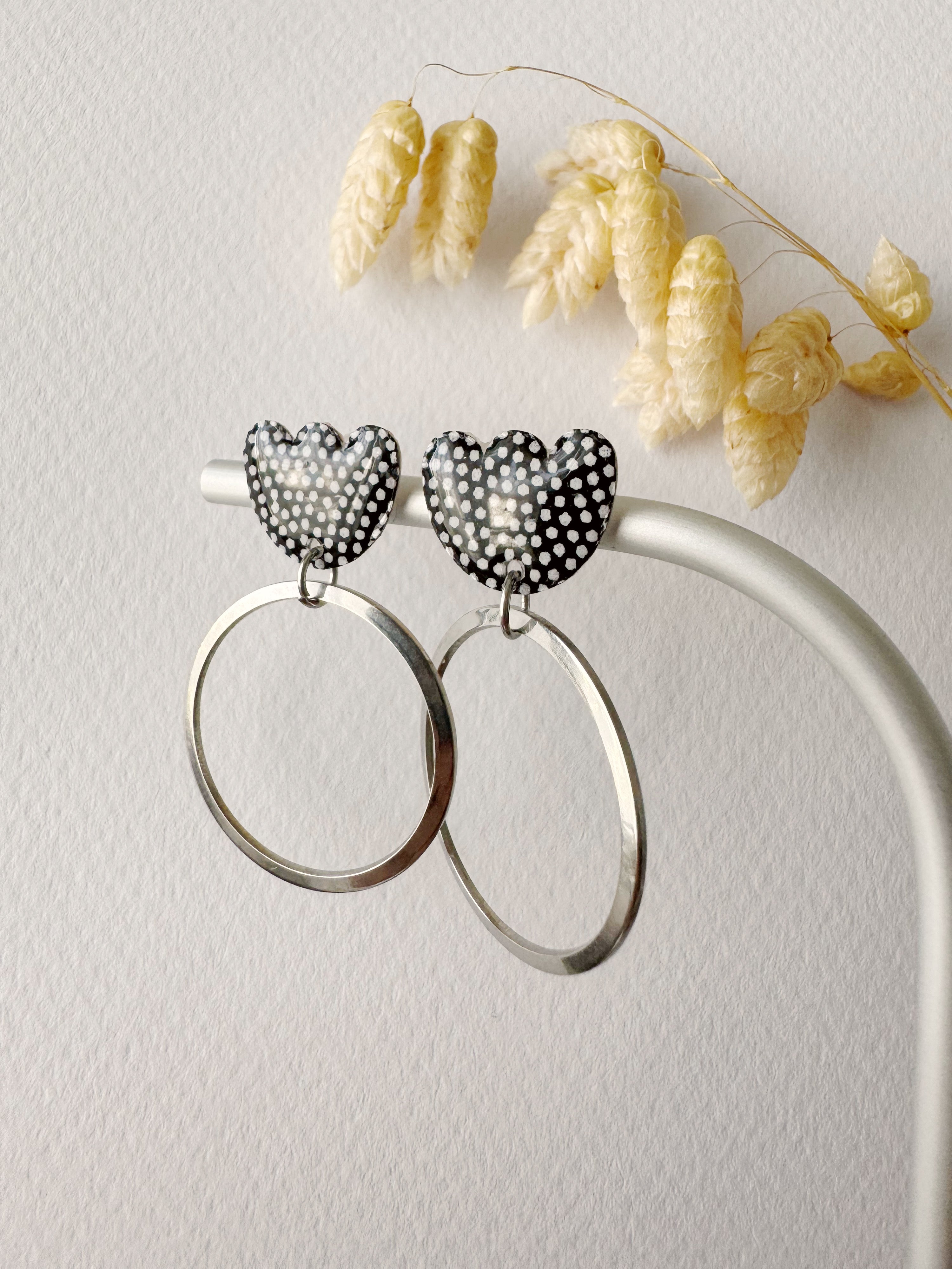 Boucles pendantes MALIA, noir, blanc, argenté, motif pois