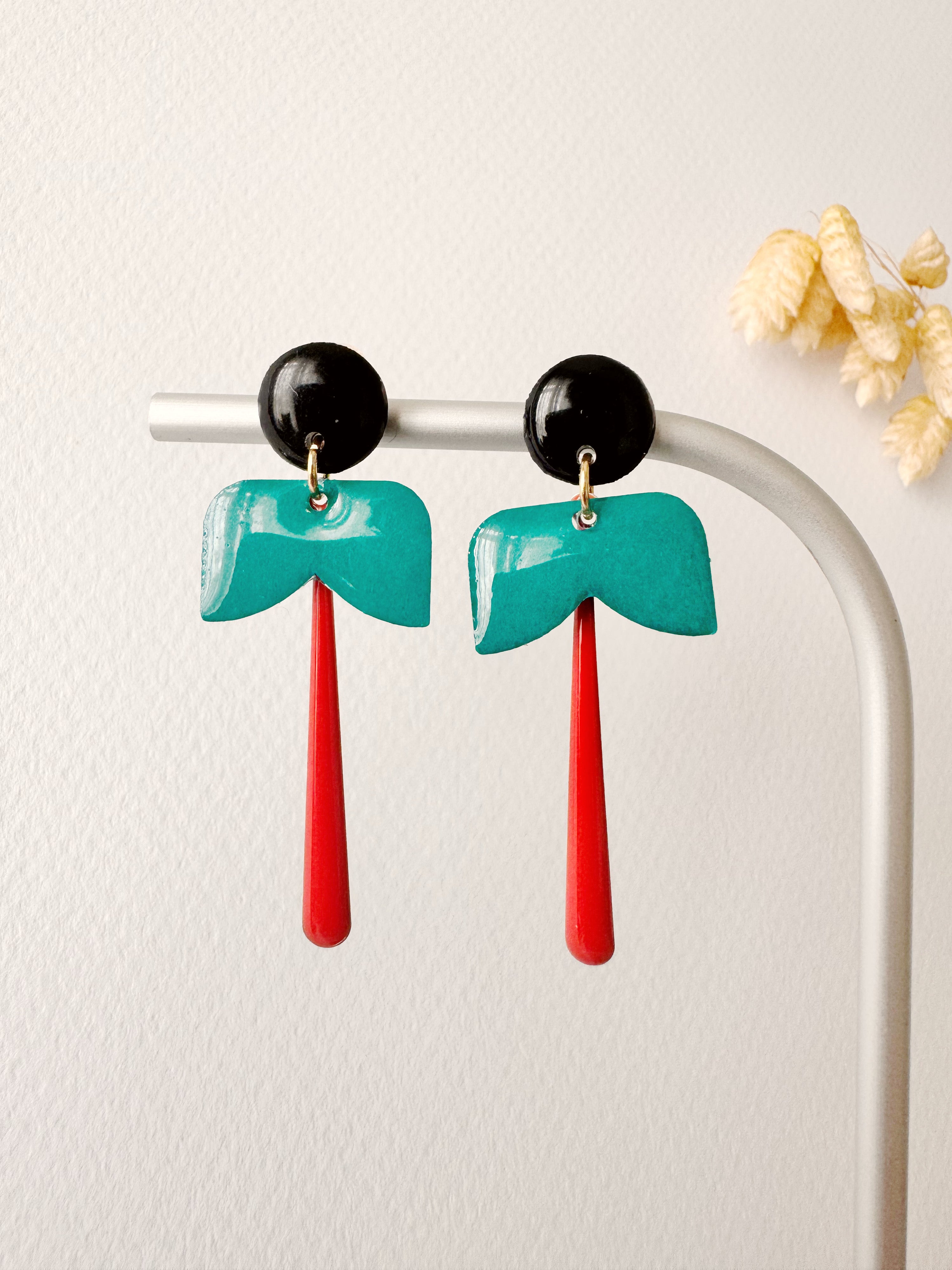Boucles pendantes LILO, noir, vert bleu, rouge
