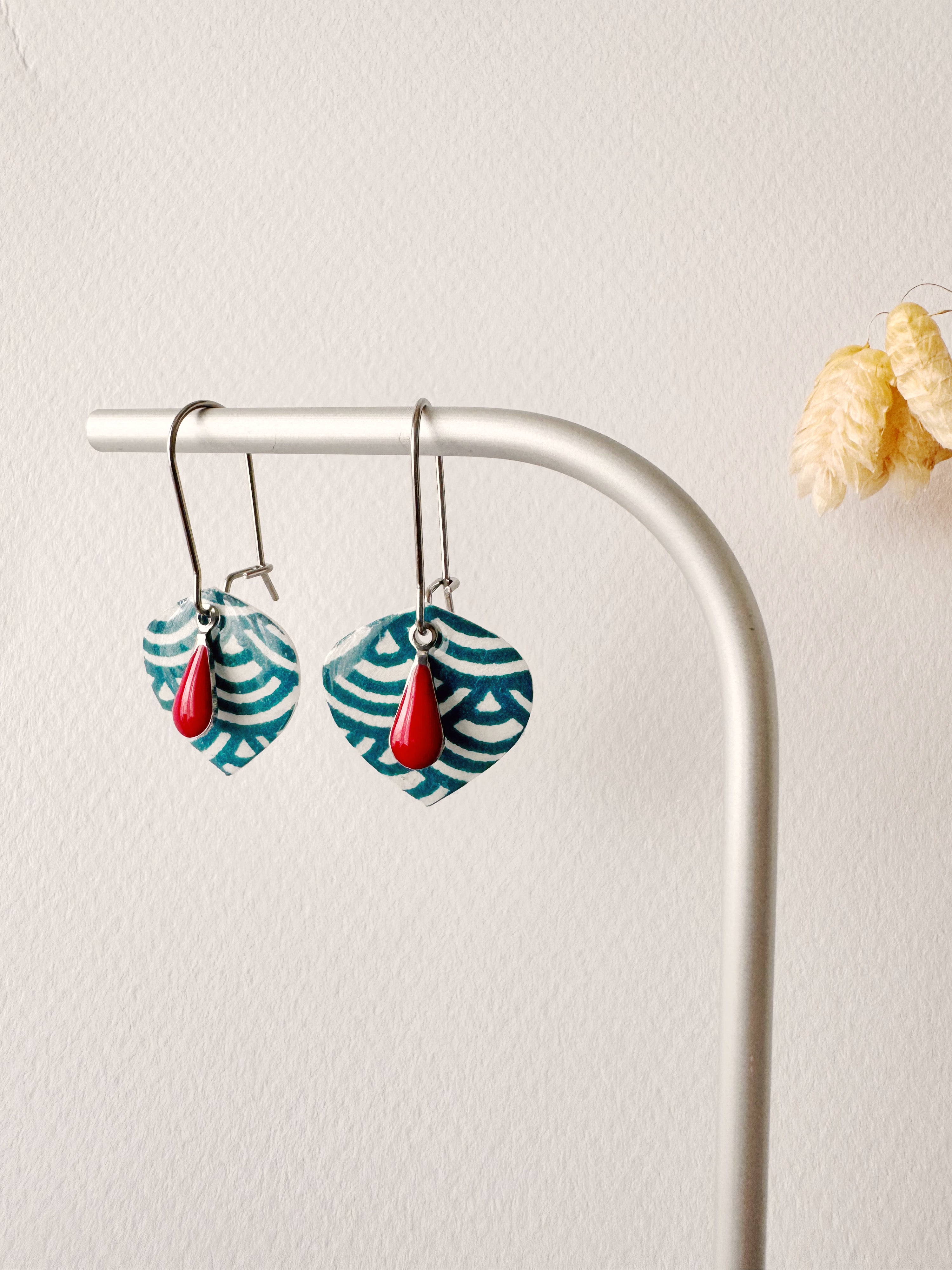 Boucles pendantes YUMI, vert bleu, rouge, argenté, motif japonais