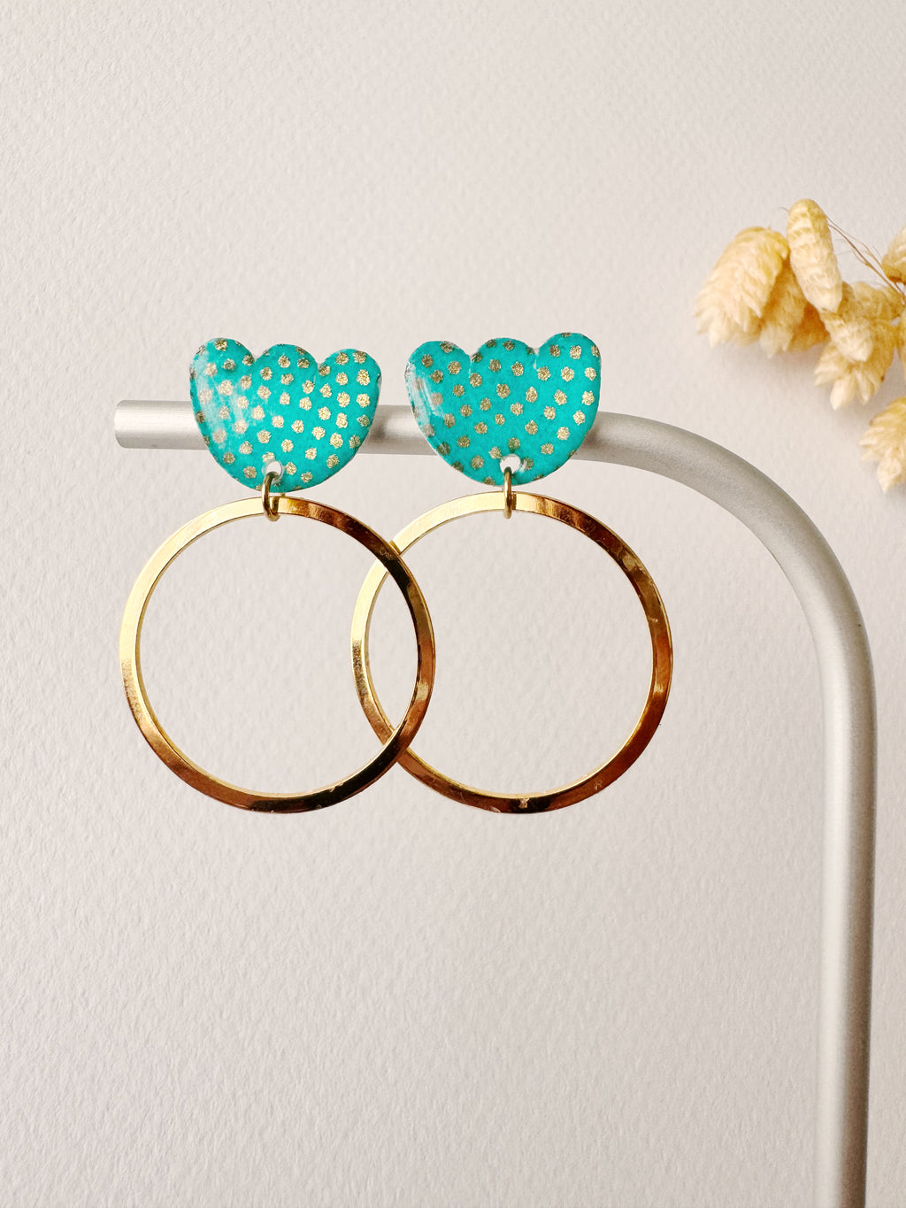 Boucles pendantes MALIA, bleu vert, doré, motif pois