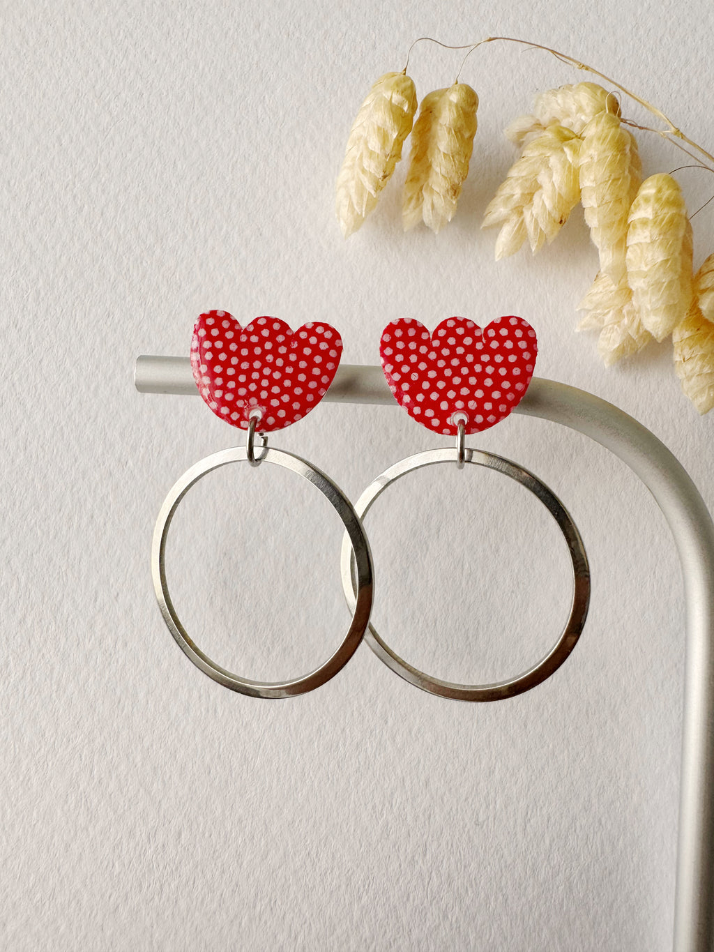 Boucles pendantes MALIA, rouge, blanc, argenté, motif pois